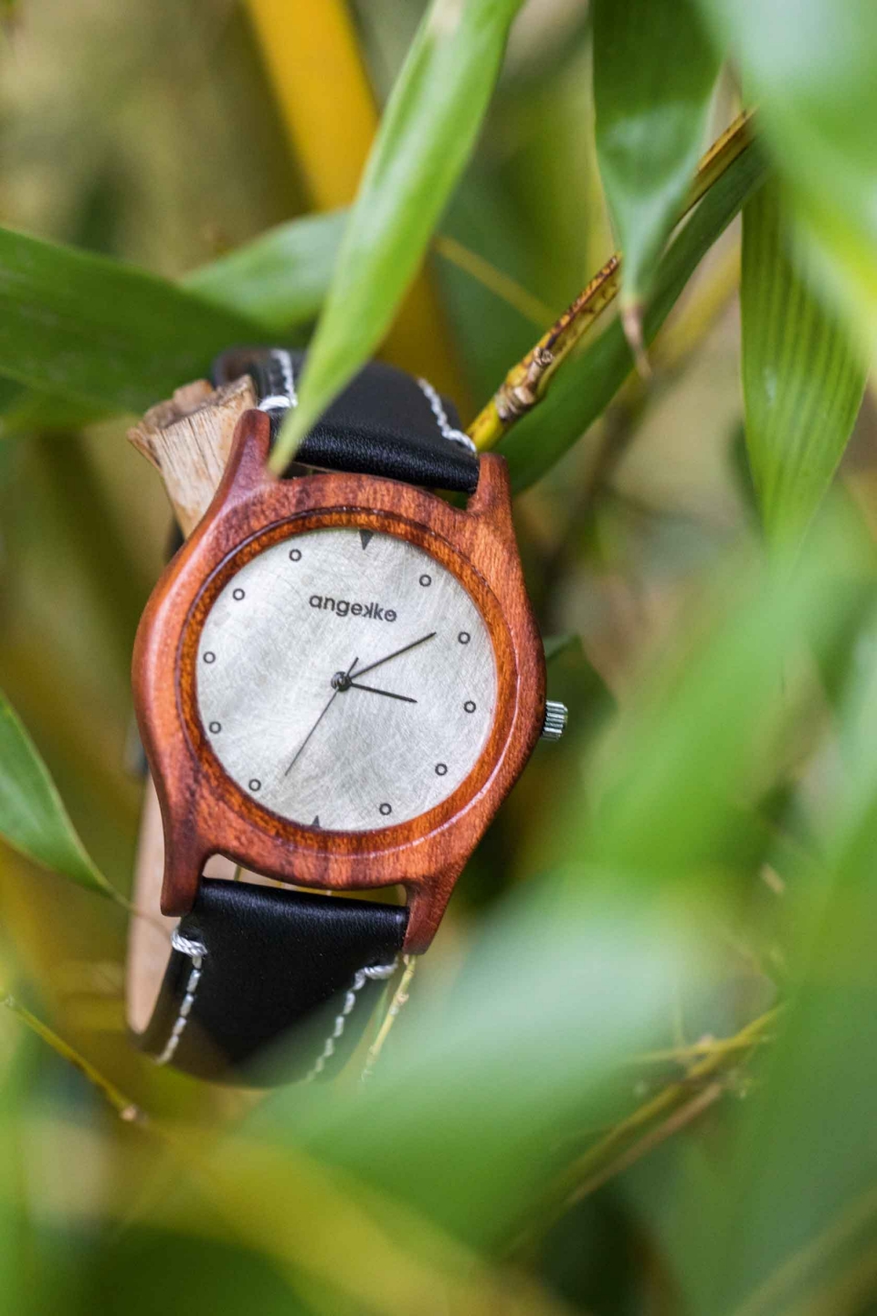 angekko Holz-Armbanduhr